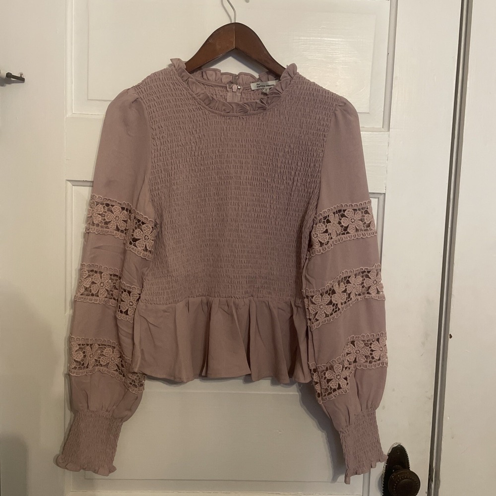 Clothing Company Detailed Lavender Blouse Flower Cut Out Lace Medium